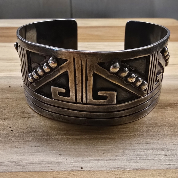 VINTAGE TAXCO Sterling Silver CUFF BRACELET, 44 GRAMS - Picture 6 of 8